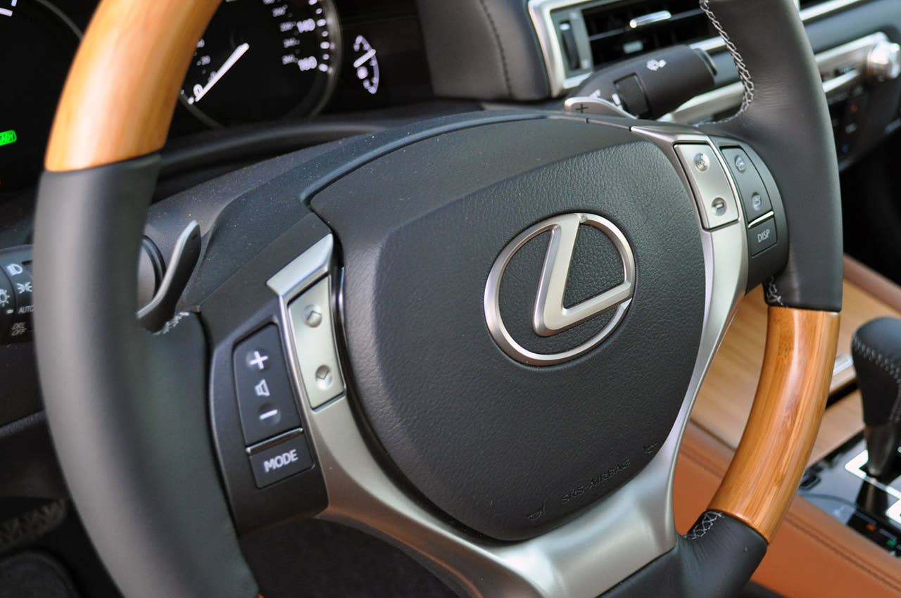 2013 Lexus GS 450h steering wheel
