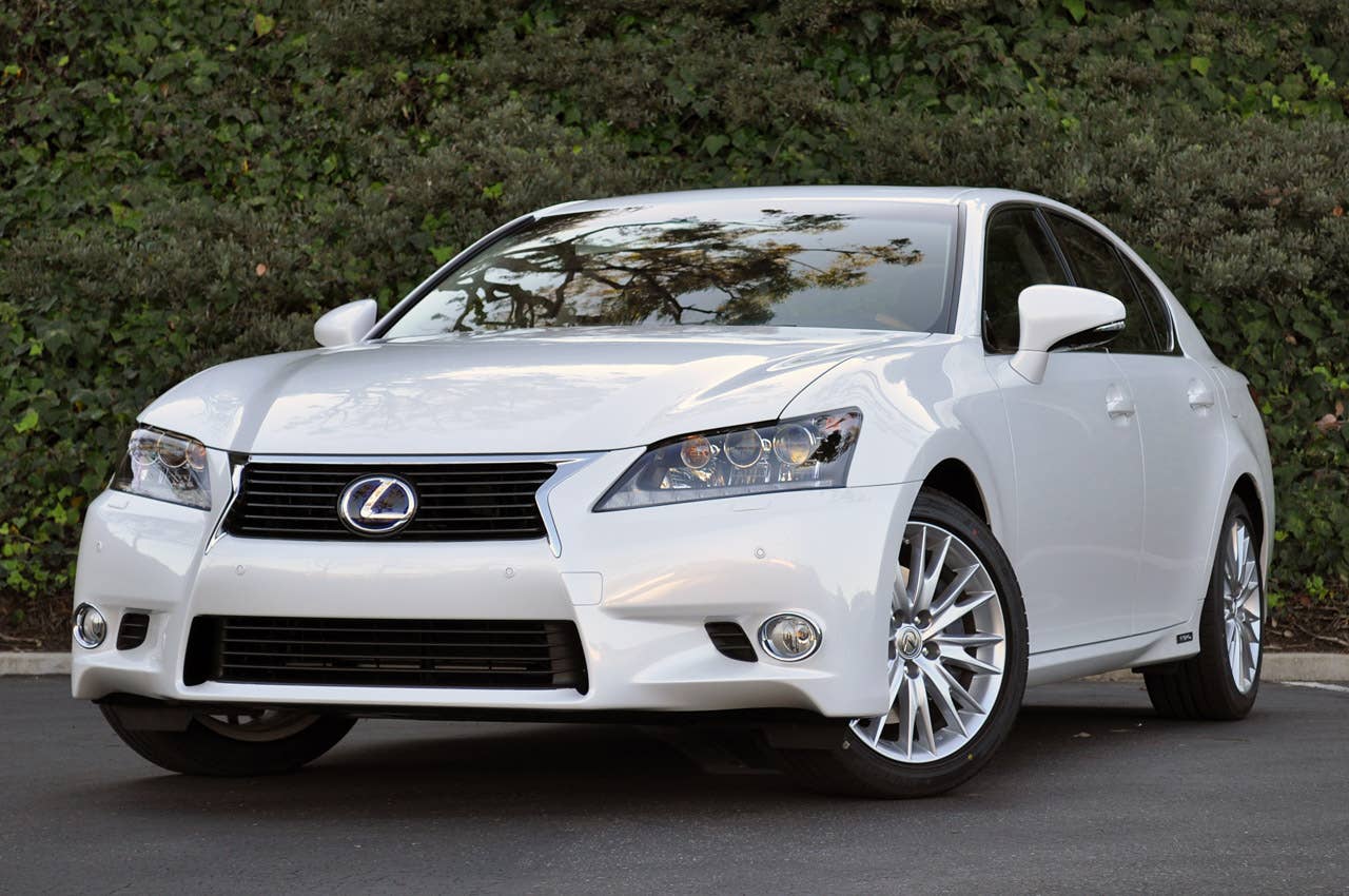 2013 Lexus GS 450h front 3/4 view