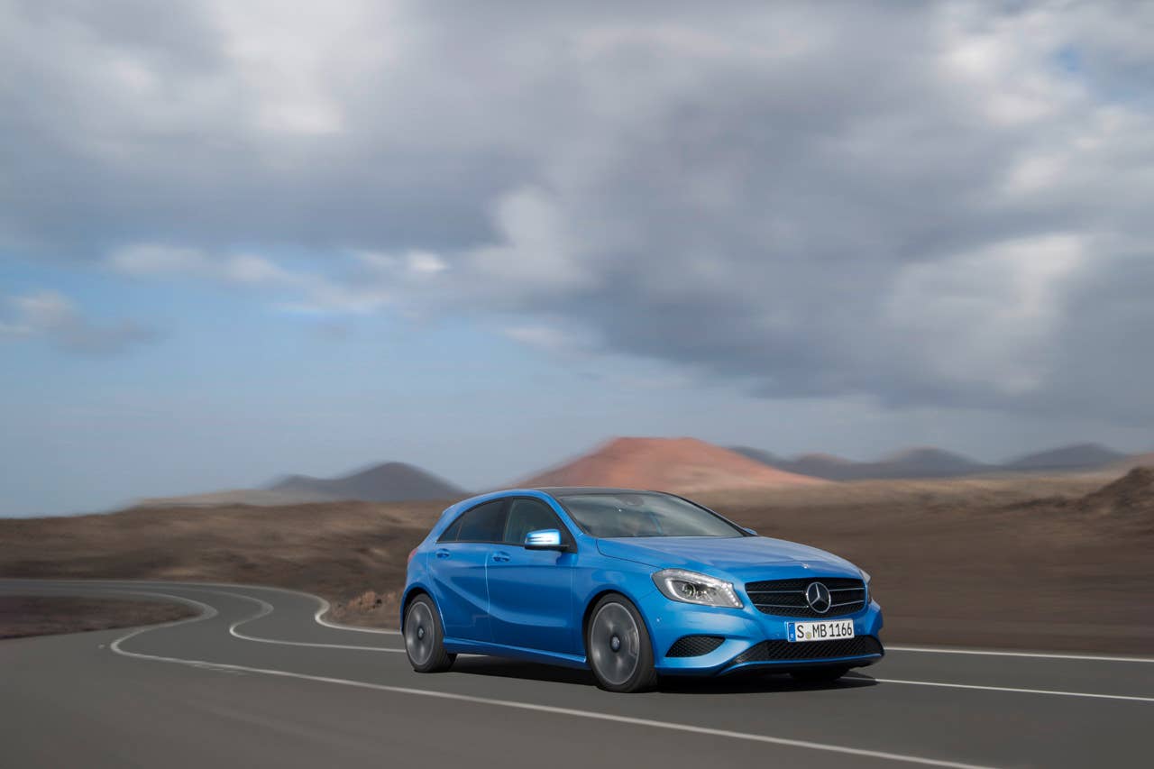 A 180 CDI mit Night Paket, SÃ¼dseeblau Metallic, innen: schwarz-weiss (W 176) 2012