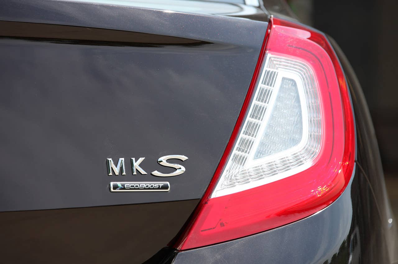 2013 Lincoln MKS EcoBoost taillight