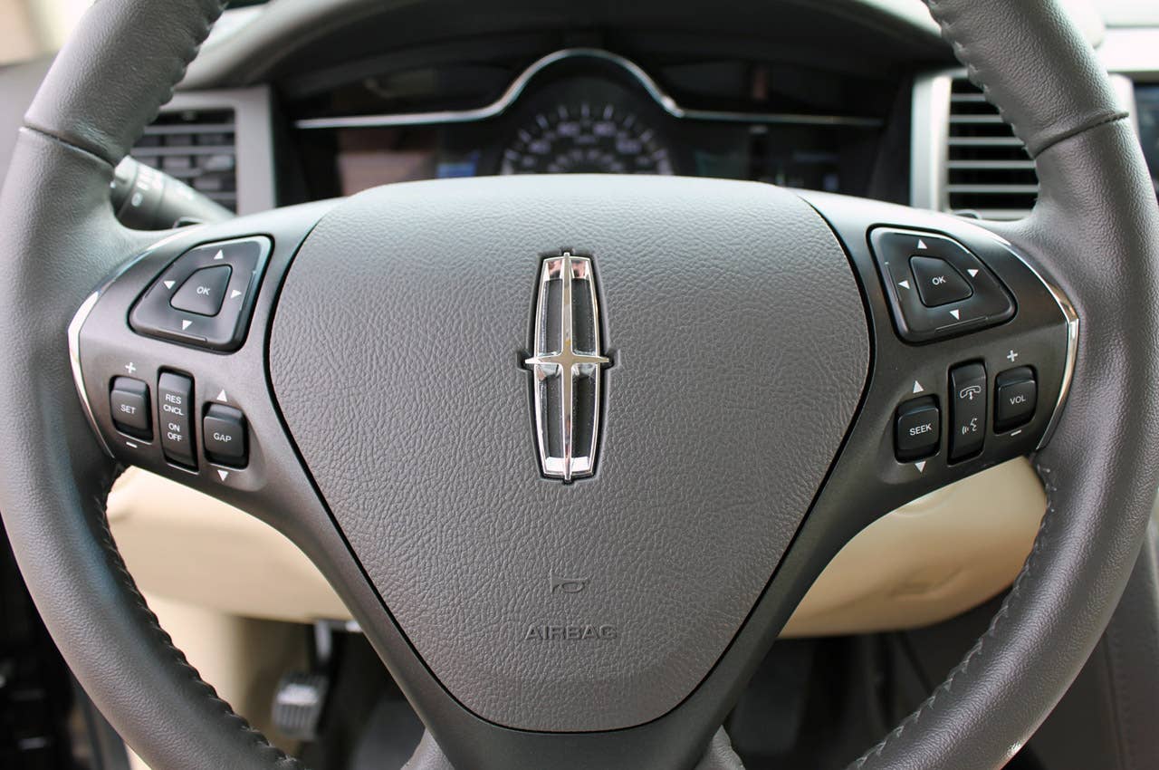 2013 Lincoln MKS EcoBoost steering wheel