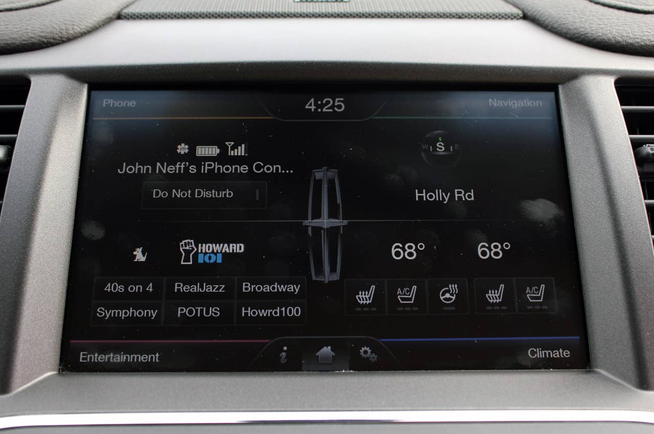 2013 Lincoln MKS EcoBoost infotainment system