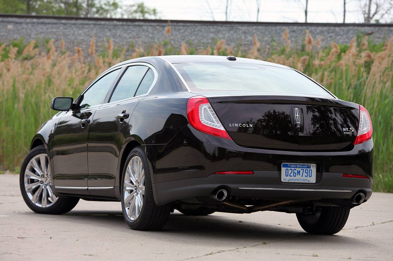 2013 Lincoln MKS EcoBoost rear 3/4 view