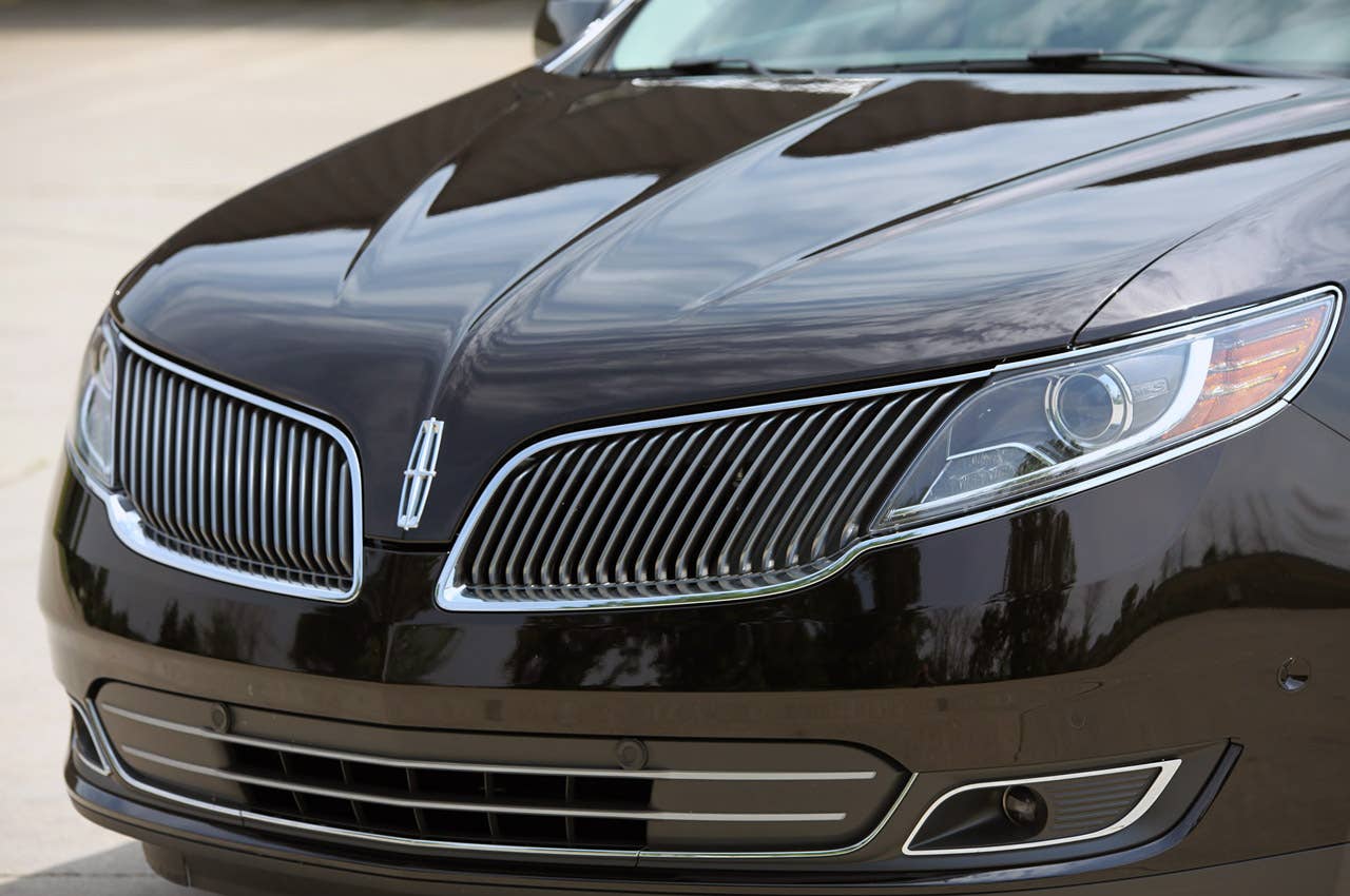 2013 Lincoln MKS EcoBoost grille