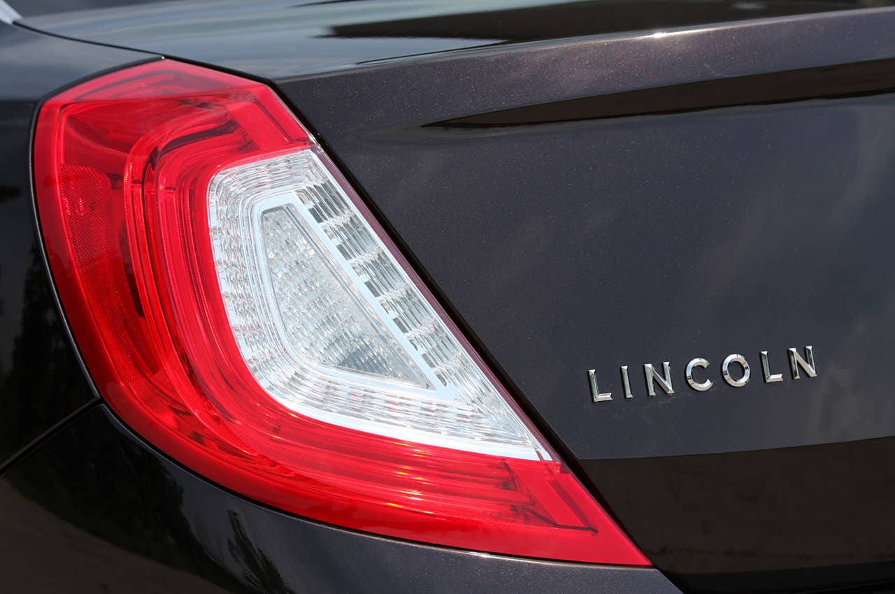 2013 Lincoln MKS EcoBoost taillight