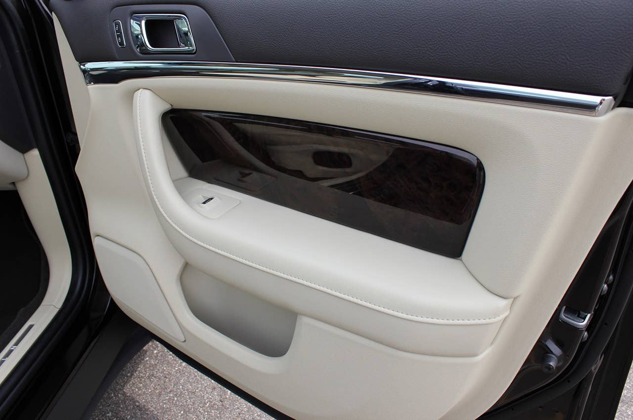 2013 Lincoln MKS EcoBoost door