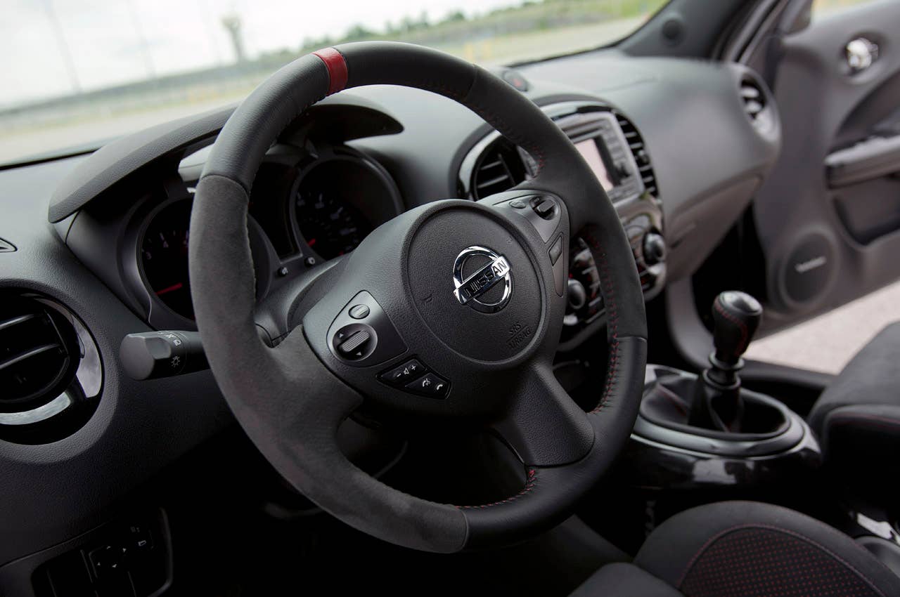 2013 Nissan Juke Nismo steering wheel
