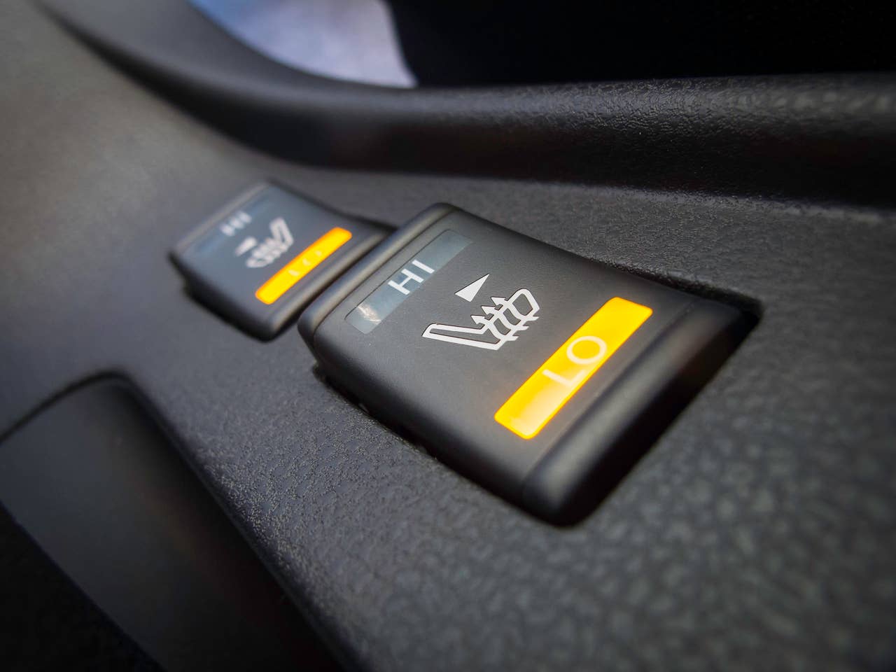 The all-new Versa Note is offered in a range of well-equipped grade levels: S, S Plus and SV, along with top-of-the-line SL Packages. Each is equipped with an advanced 1.6-liter DOHC 4- cylinder engine with dual fuel injection and Twin CVTC (Continuously Variable Timing Control).