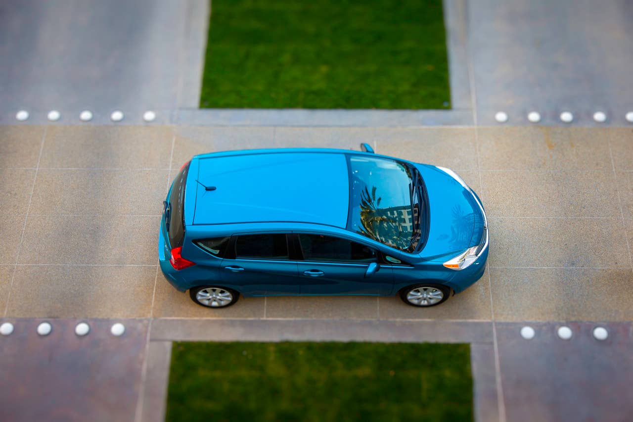 The all-new Versa Note is offered in a range of well-equipped grade levels: S, S Plus and SV, along with top-of-the-line SL Packages. Each is equipped with an advanced 1.6-liter DOHC 4- cylinder engine with dual fuel injection and Twin CVTC (Continuously Variable Timing Control).