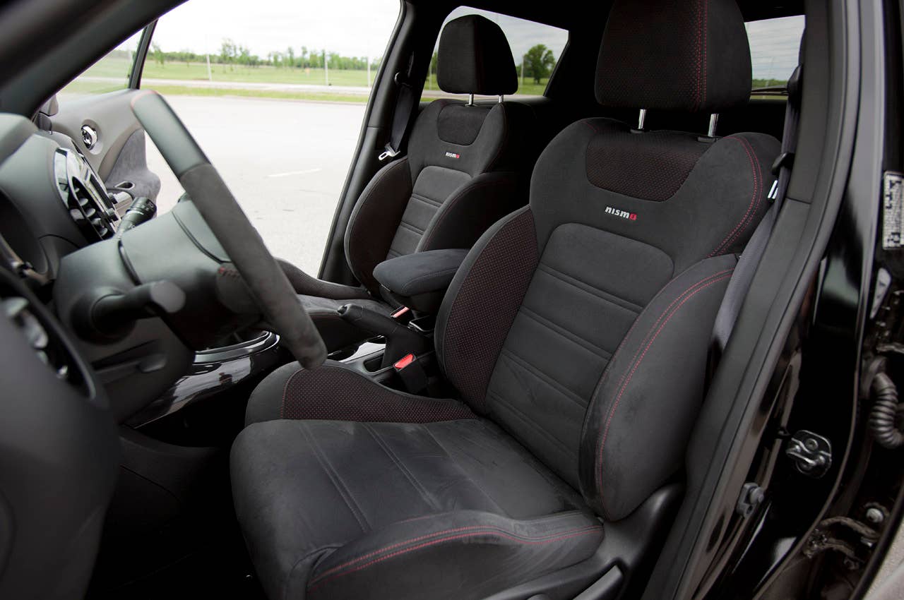 2013 Nissan Juke Nismo front seats