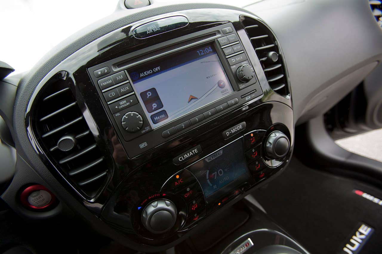 2013 Nissan Juke Nismo instrument panel