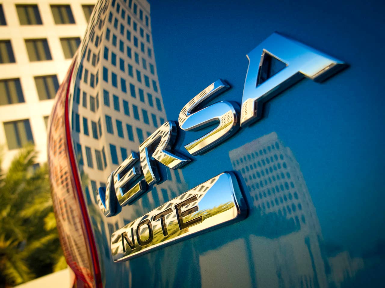 The all-new Versa Note is offered in a range of well-equipped grade levels: S, S Plus and SV, along with top-of-the-line SL Packages. Each is equipped with an advanced 1.6-liter DOHC 4- cylinder engine with dual fuel injection and Twin CVTC (Continuously Variable Timing Control).