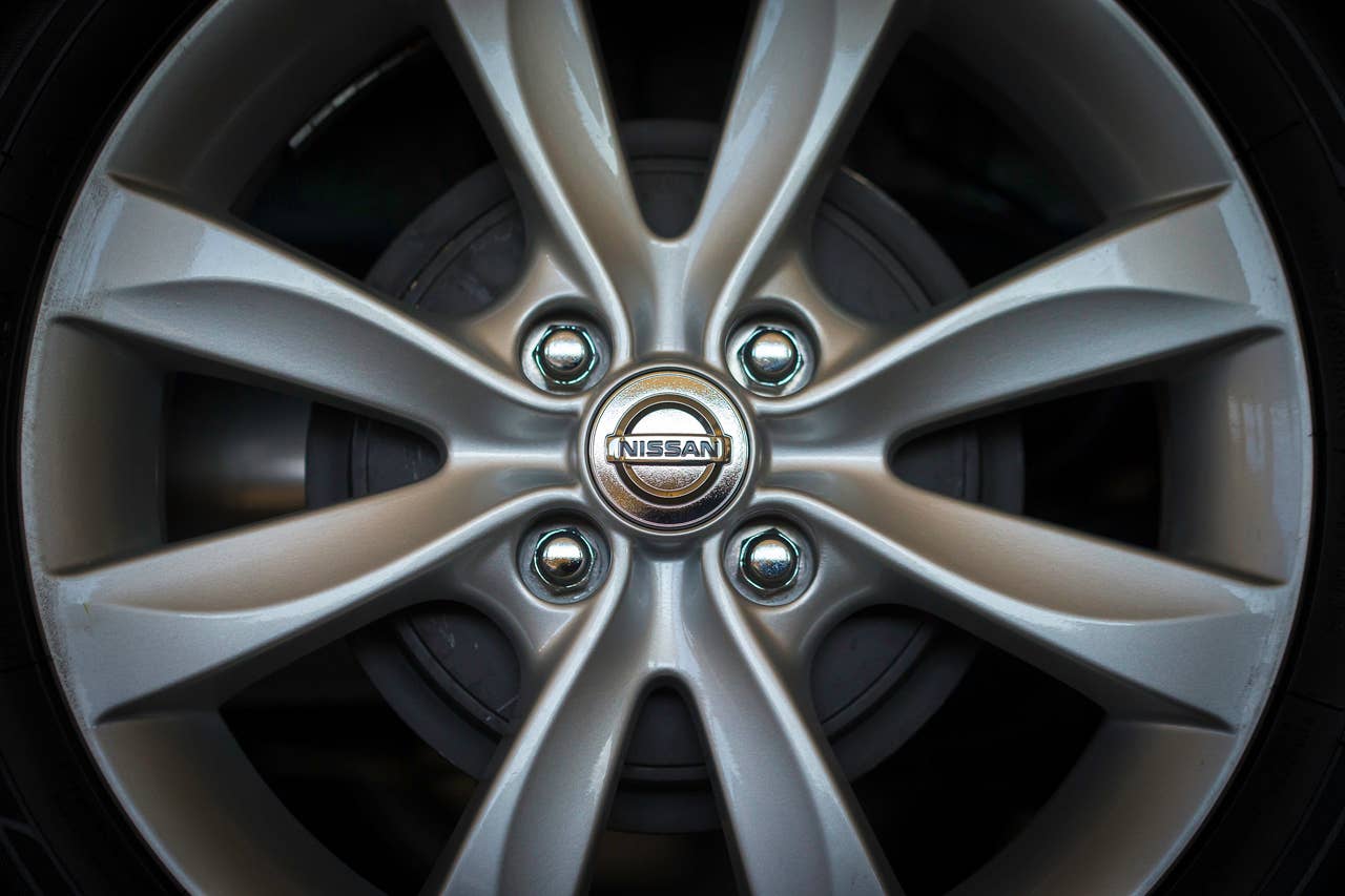 The all-new Versa Note is offered in a range of well-equipped grade levels: S, S Plus and SV, along with top-of-the-line SL Packages. Each is equipped with an advanced 1.6-liter DOHC 4- cylinder engine with dual fuel injection and Twin CVTC (Continuously Variable Timing Control).