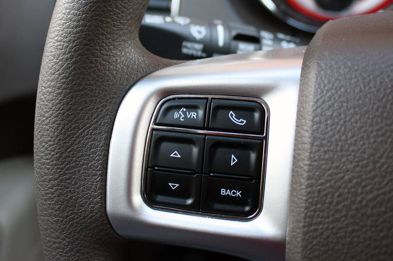 2011 Dodge Durango steering wheel controls
