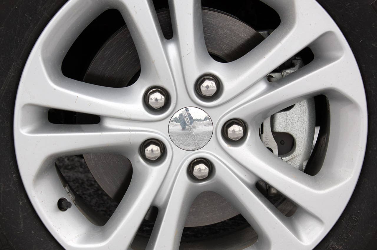 2011 Dodge Durango wheel detail