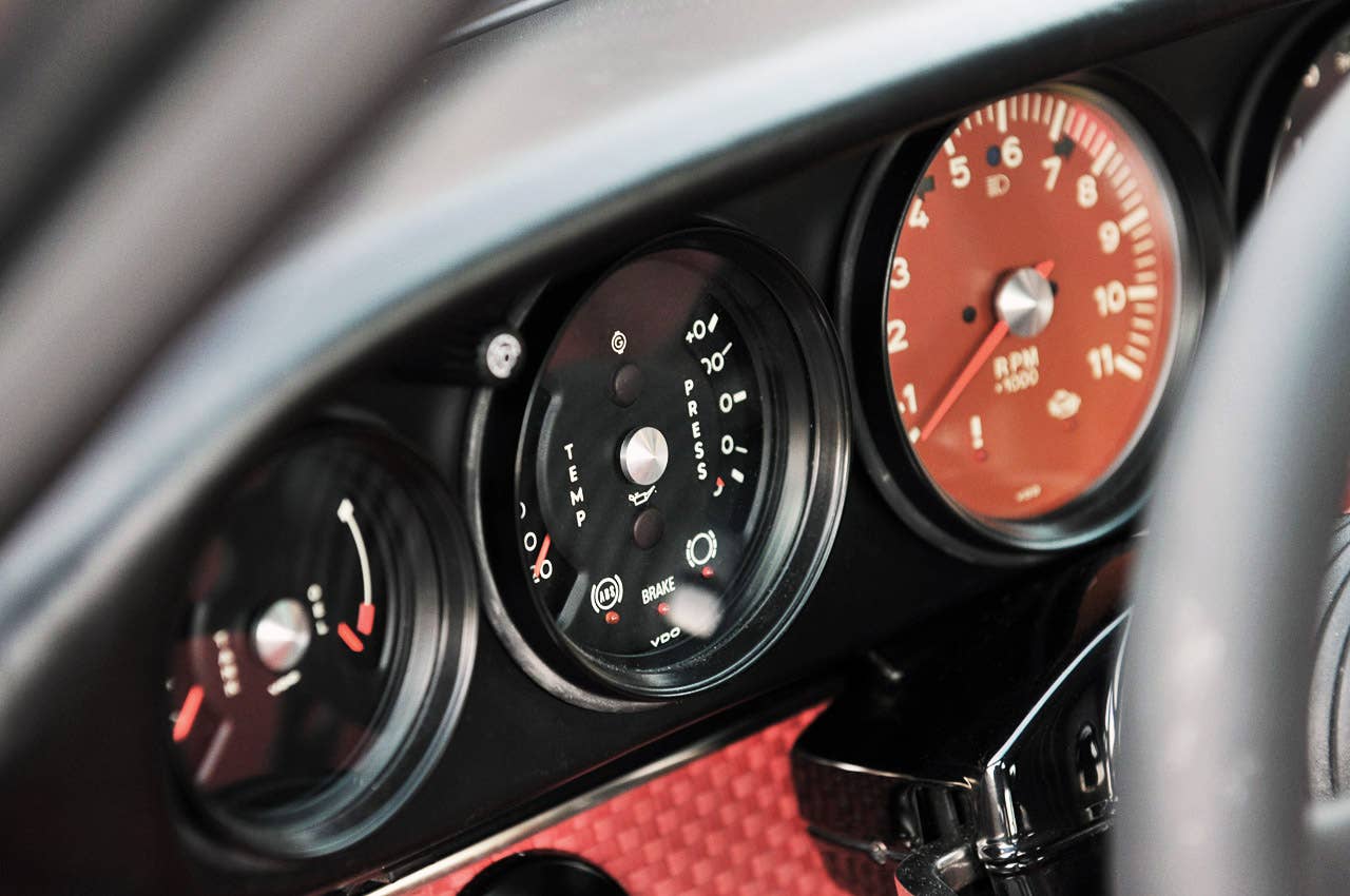 Porsche 911 Restored by Singer gauges