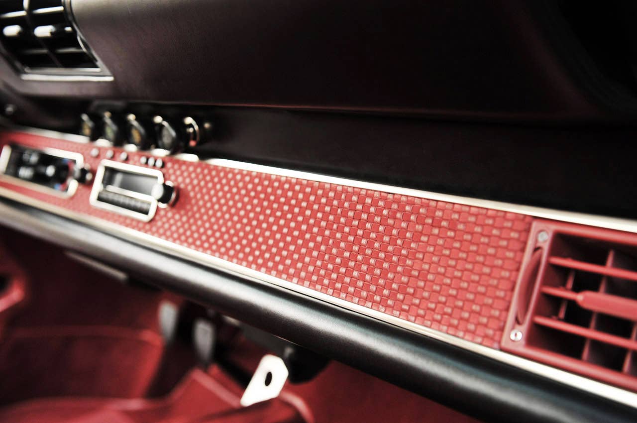 Porsche 911 Restored by Singer dash