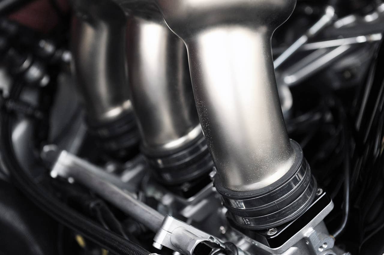 Porsche 911 Restored by Singer engine detail