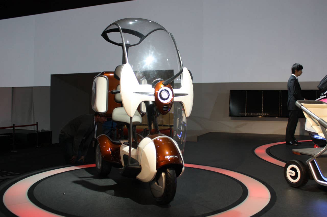 Honda E-Canopy Trike front 3/4