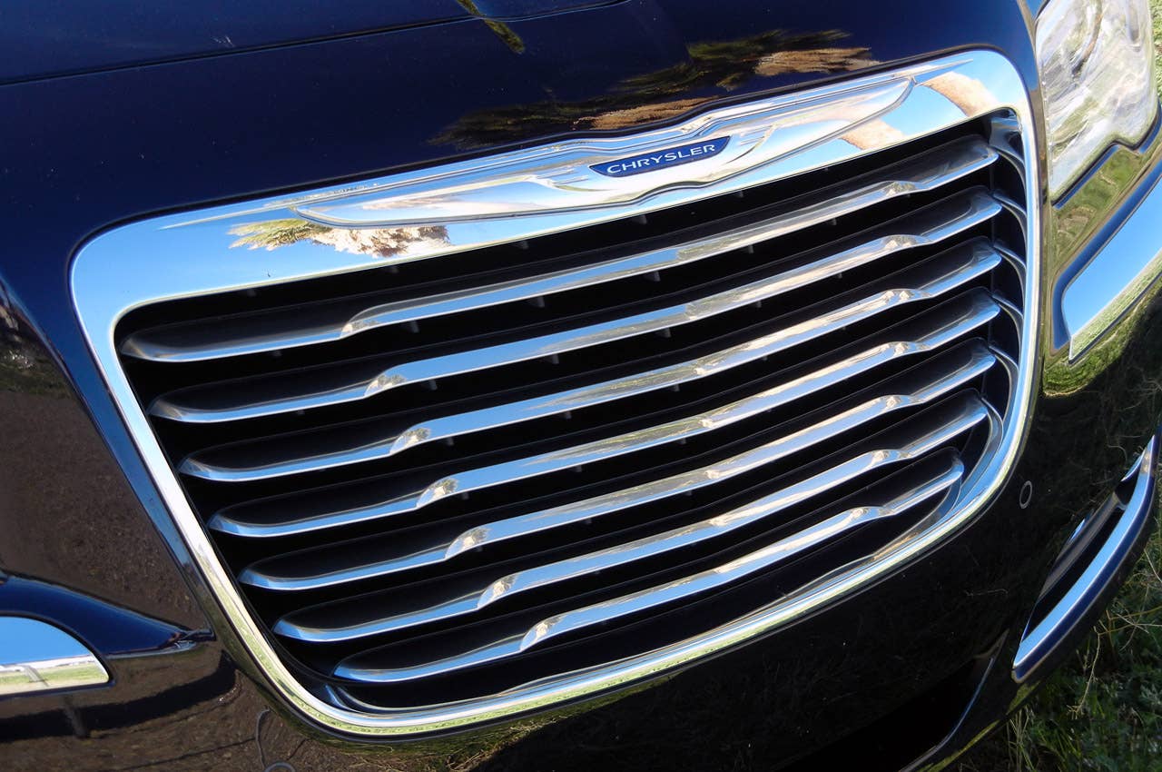 2011 Chrysler 300 grille