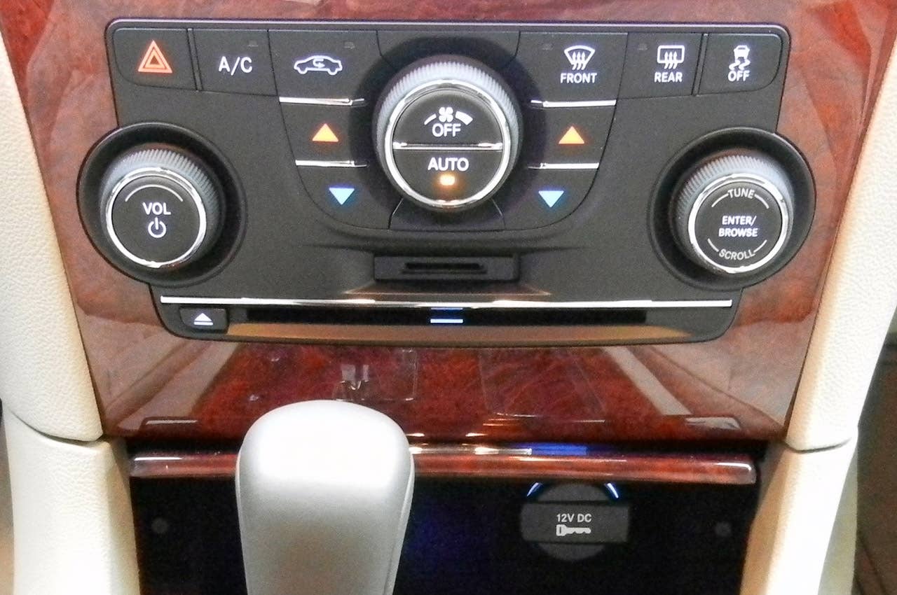 2011 Chrysler 300 climate controls