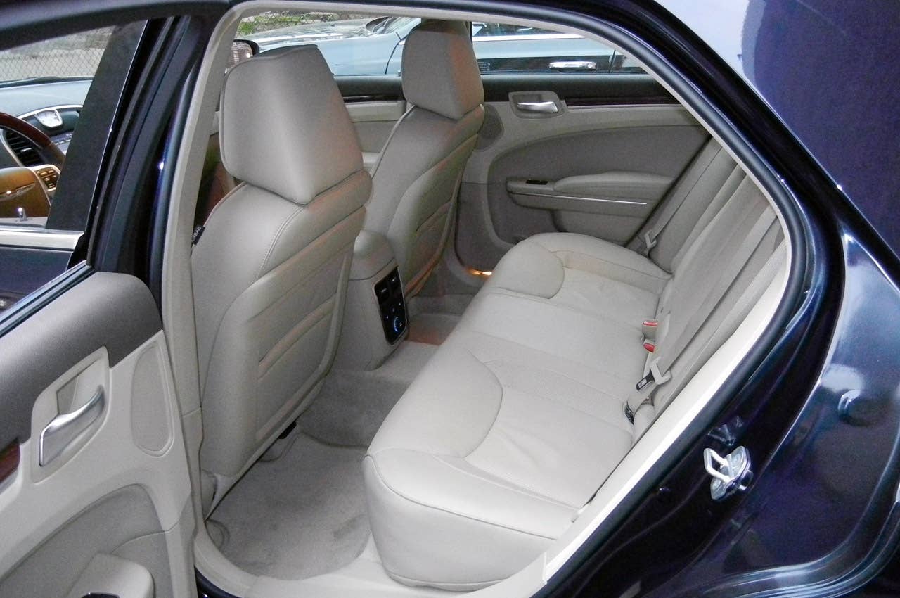 2011 Chrysler 300 rear seats