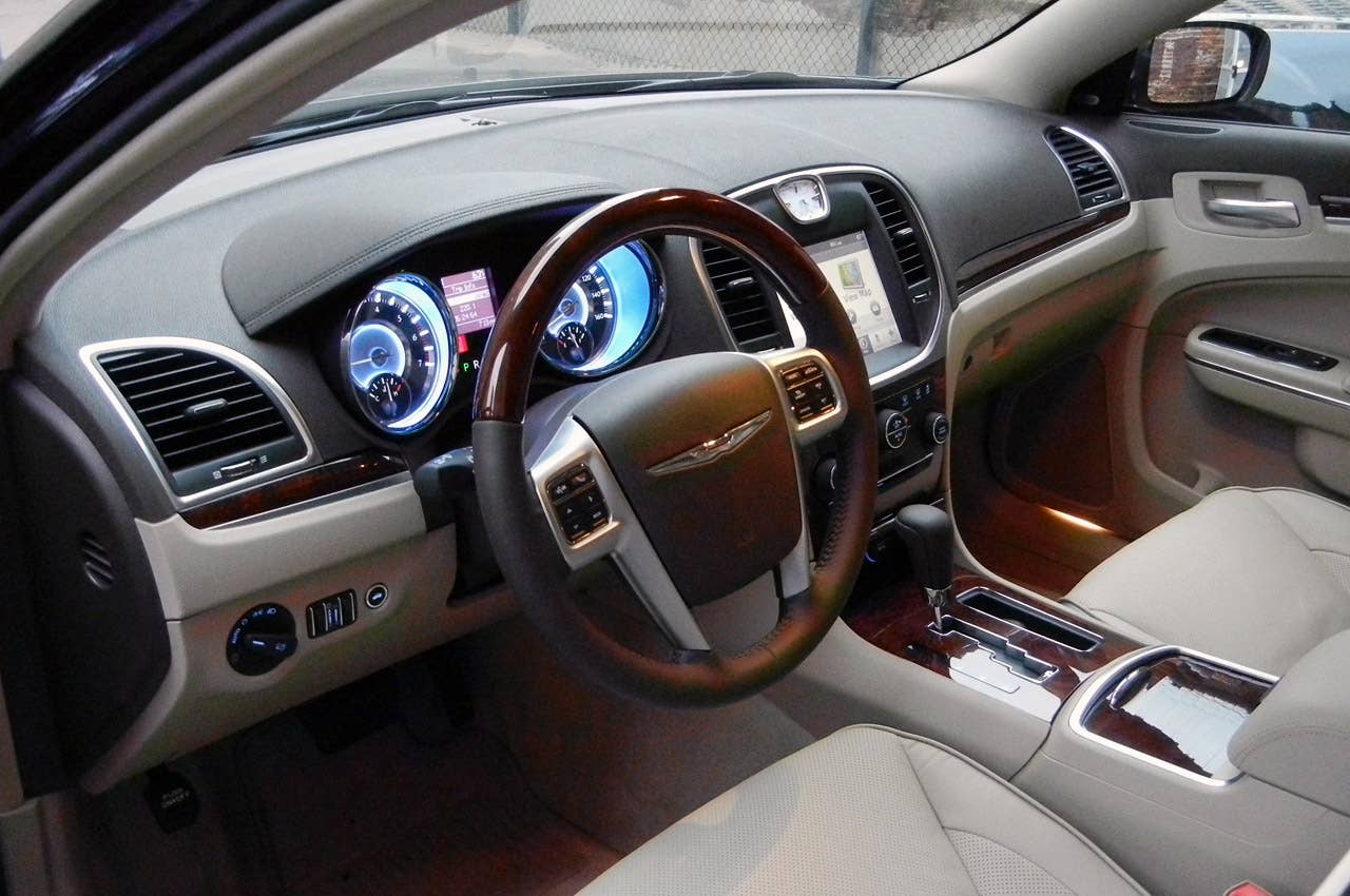 2011 Chrysler 300 interior