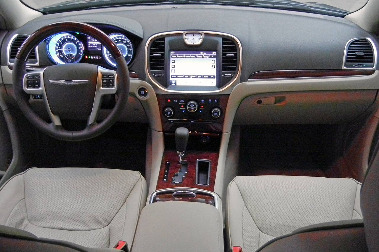 2011 Chrysler 300 interior