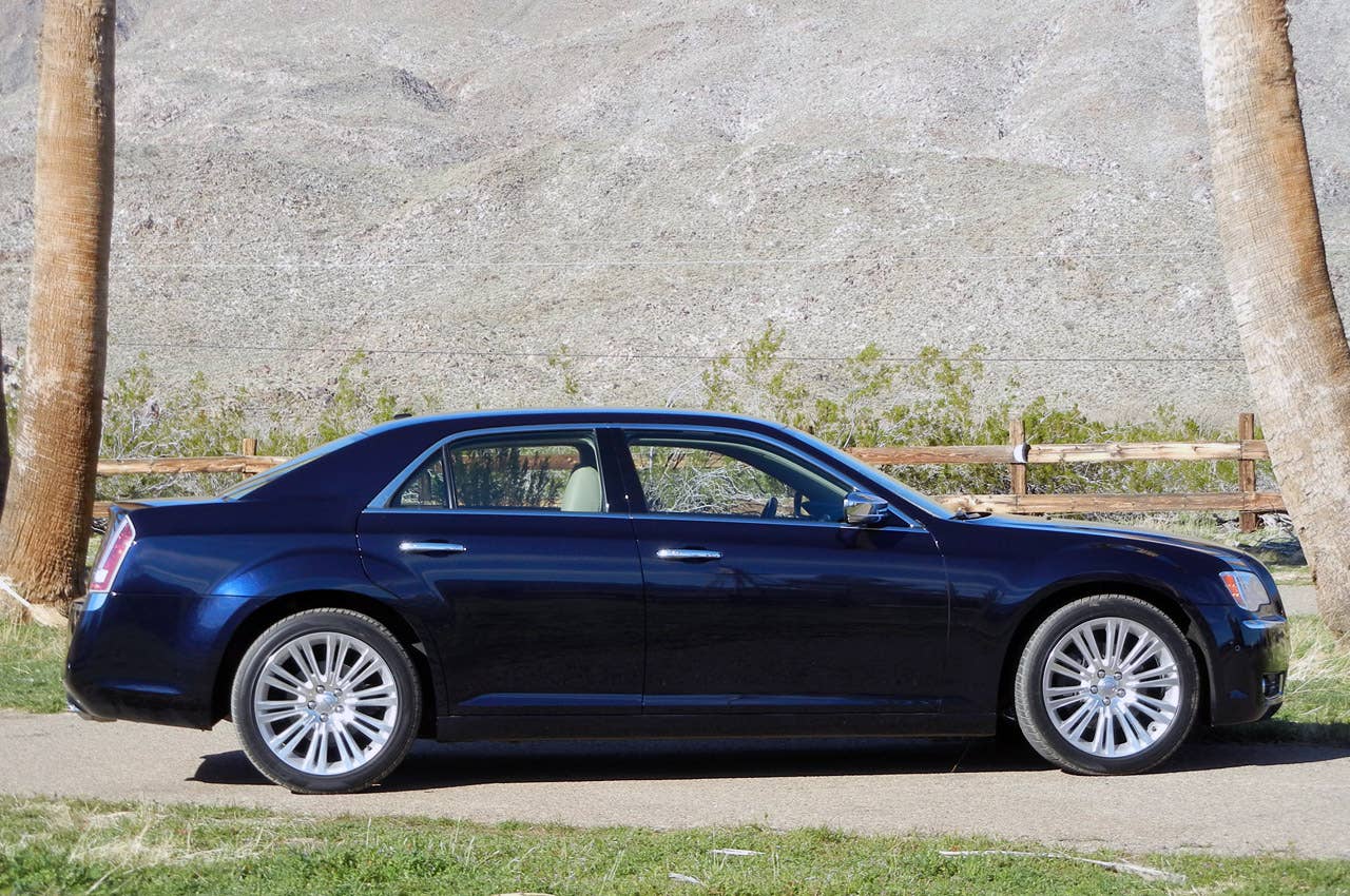 2011 Chrysler 300 side view