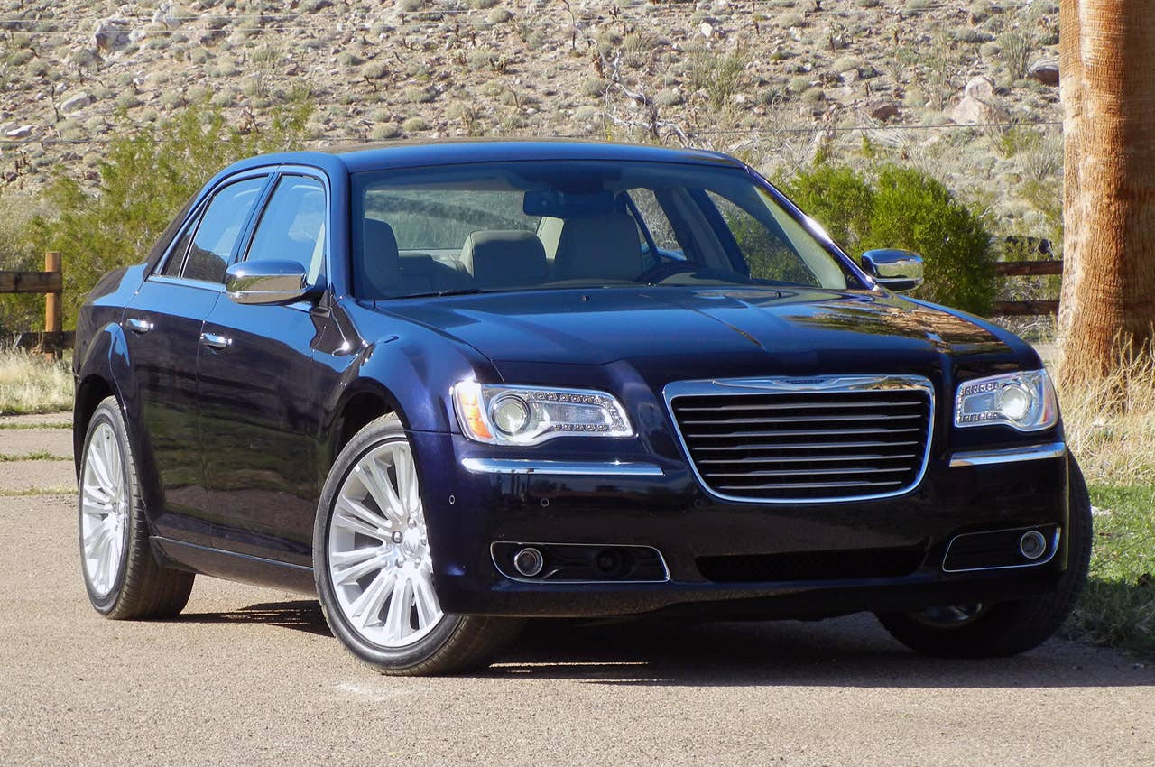 2011 Chrysler 300 front 3/4 view