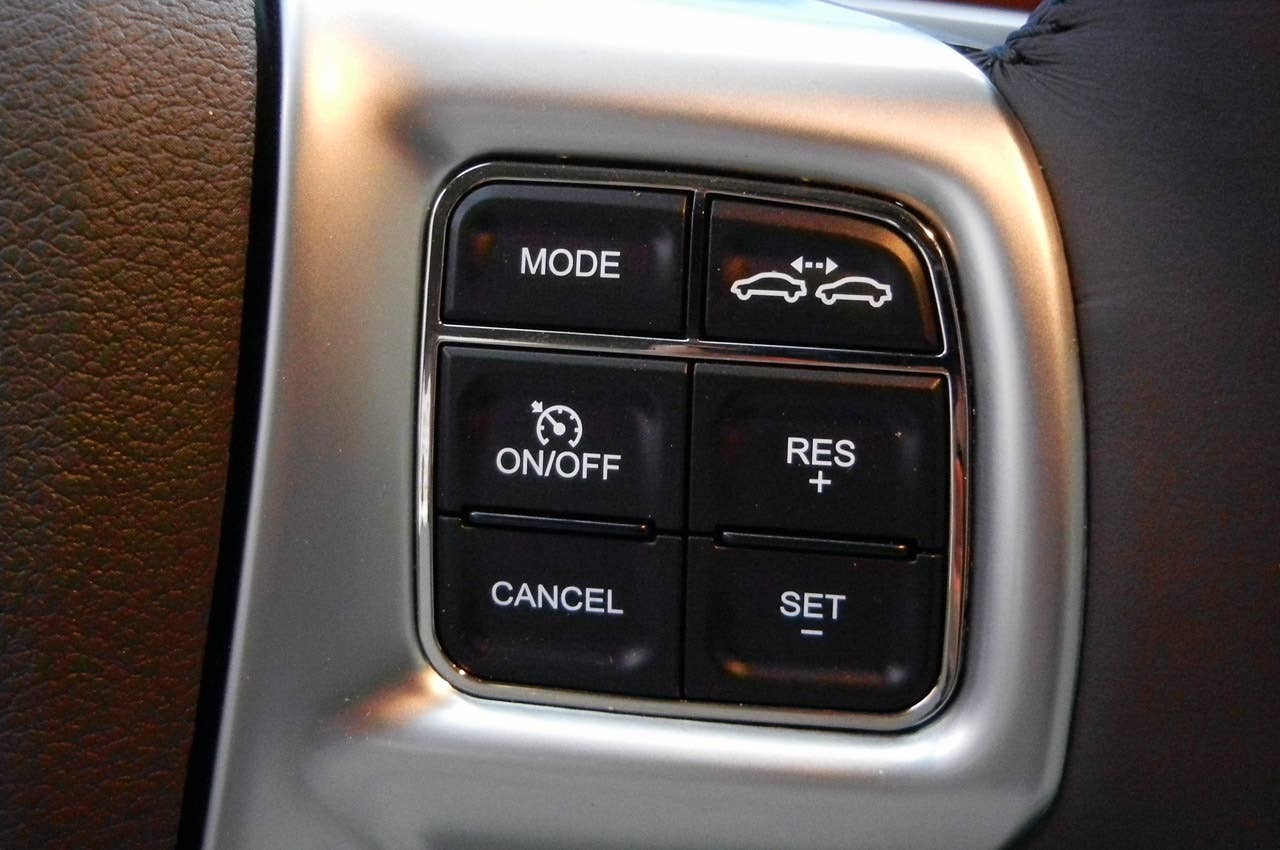 2011 Chrysler 300 steering wheel controls