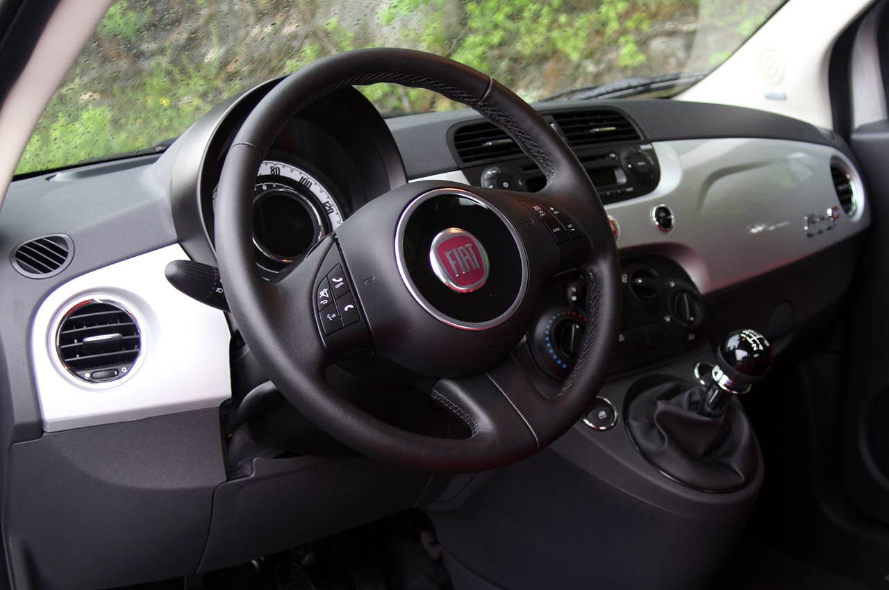 2012 Fiat 500C steering wheel