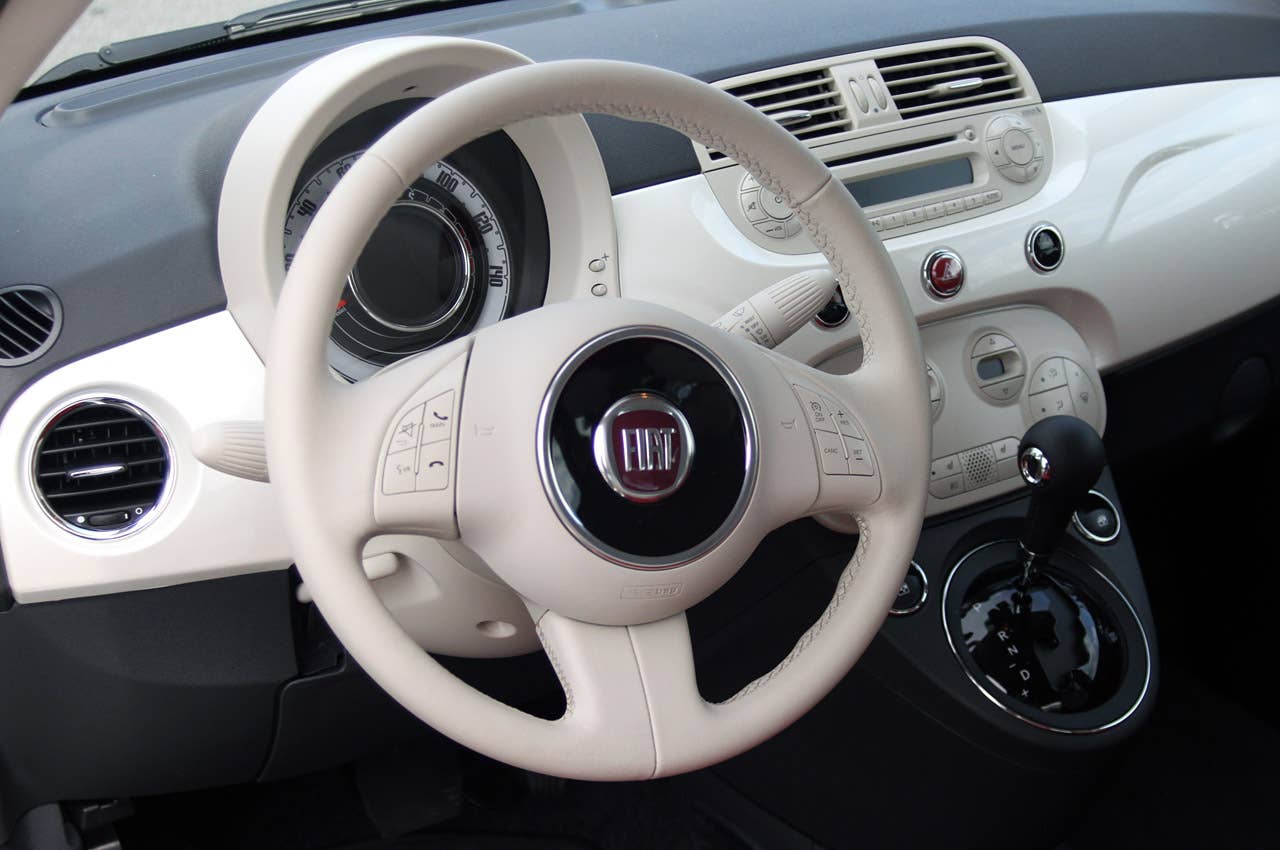 2012 Fiat 500C steering wheel