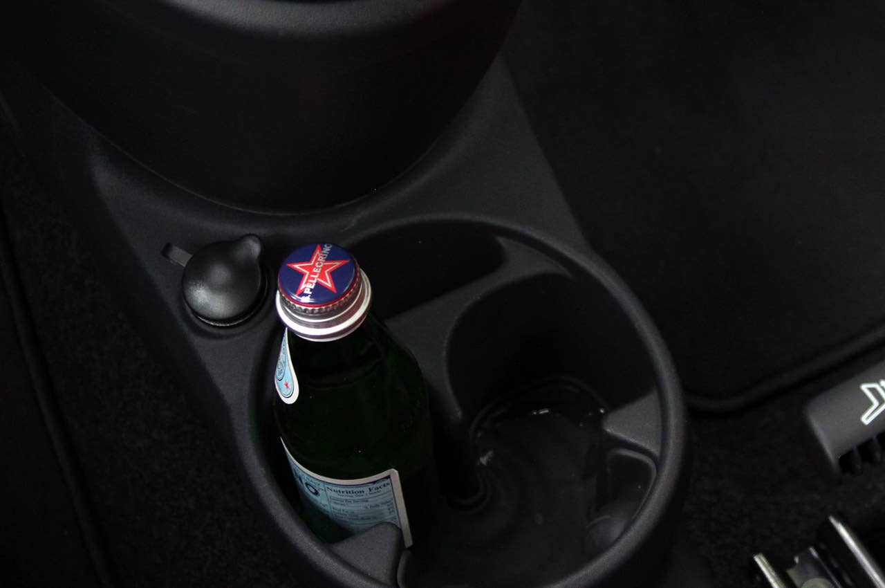 2012 Fiat 500C cupholders
