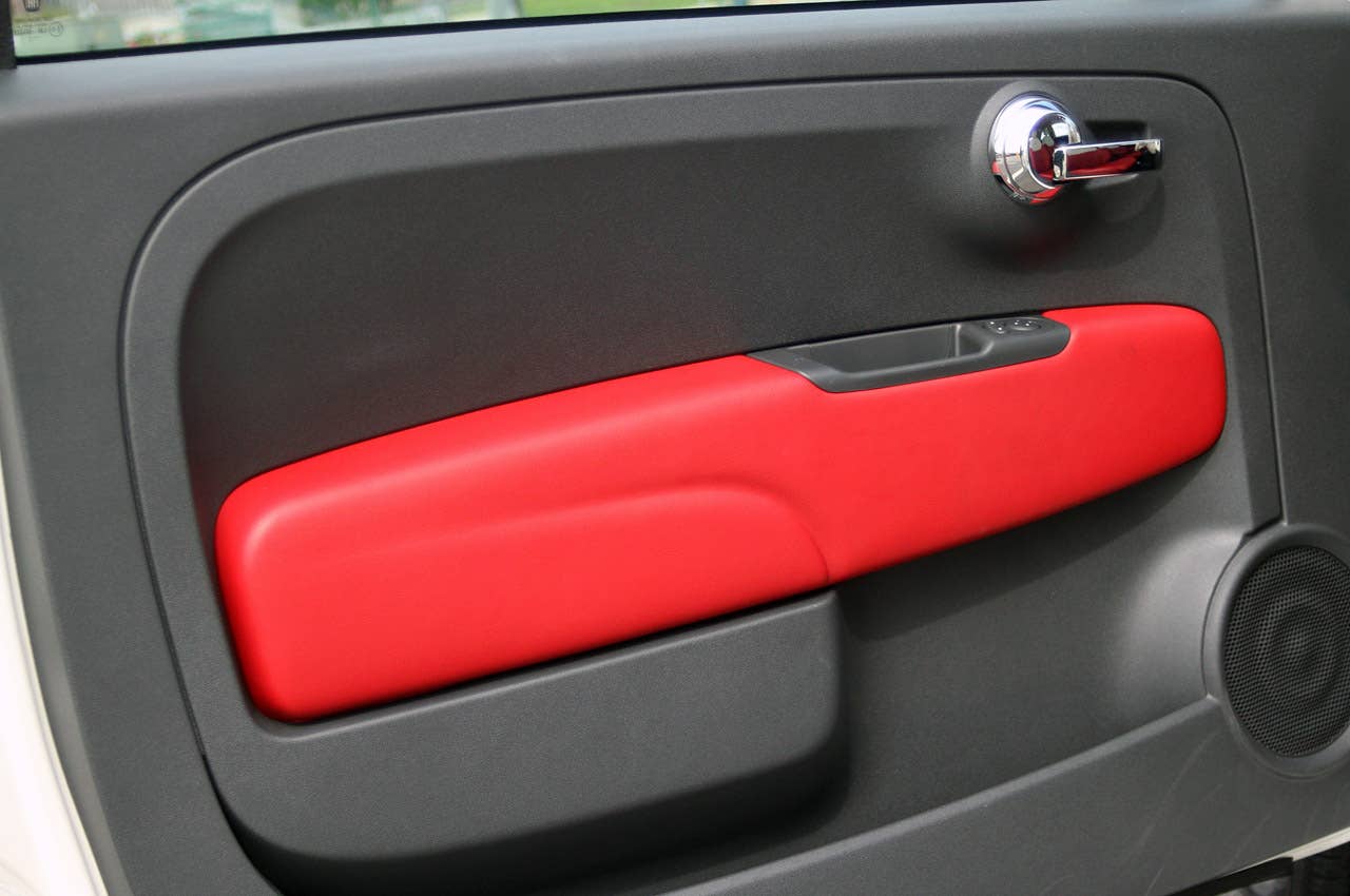 2012 Fiat 500C door