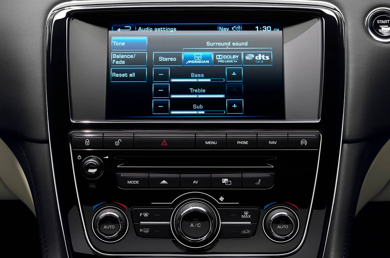 2013 Jaguar XJ V6 instrument panel