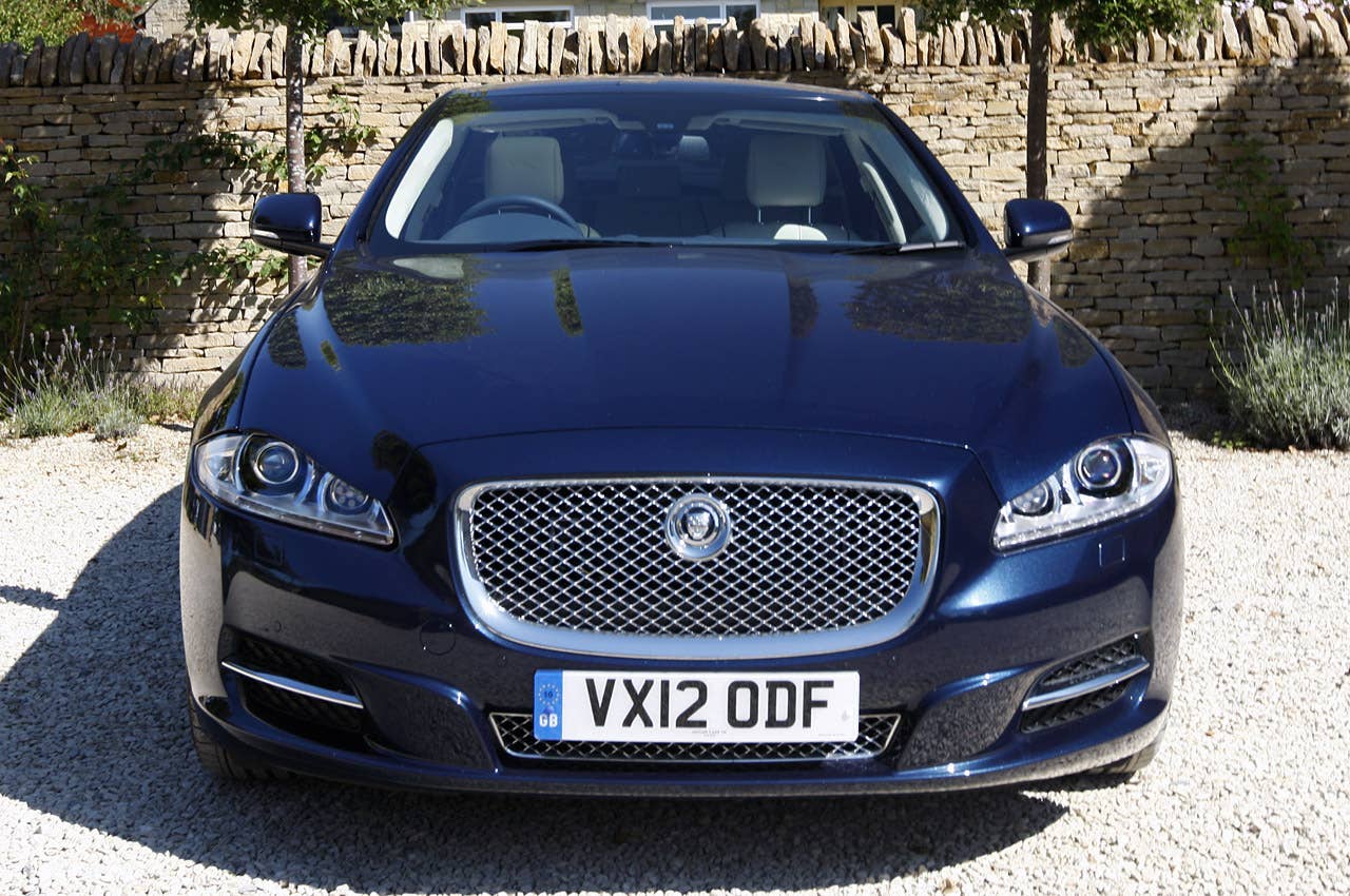 2013 Jaguar XJ V6 front view