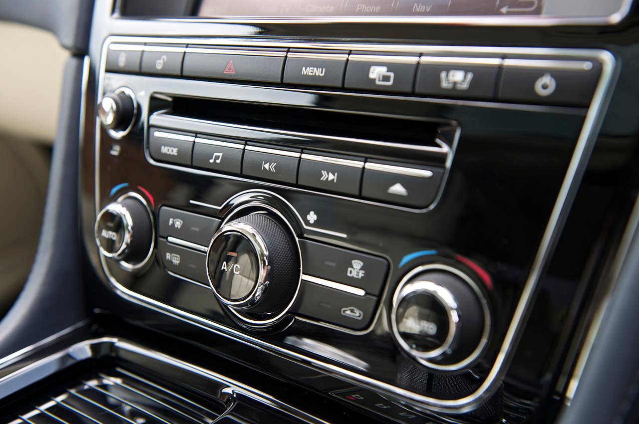 2013 Jaguar XJ V6 climate controls