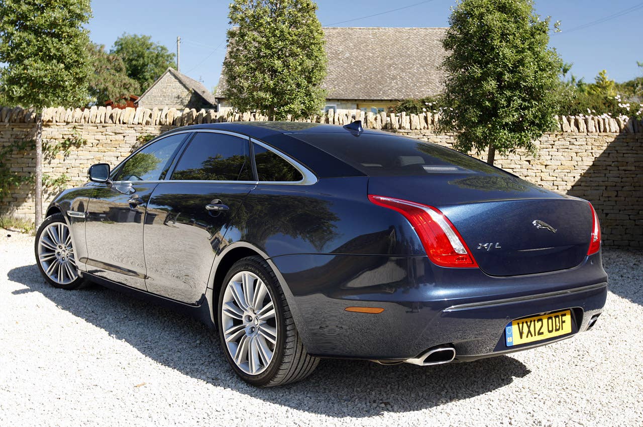 2013 Jaguar XJ V6 rear 3/4 view