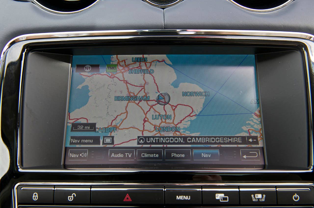 2013 Jaguar XJ V6 navigation system
