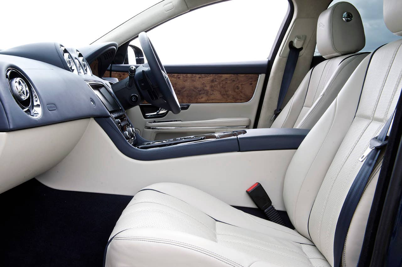 2013 Jaguar XJ V6 interior