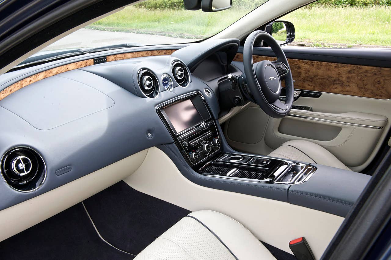 2013 Jaguar XJ V6 interior