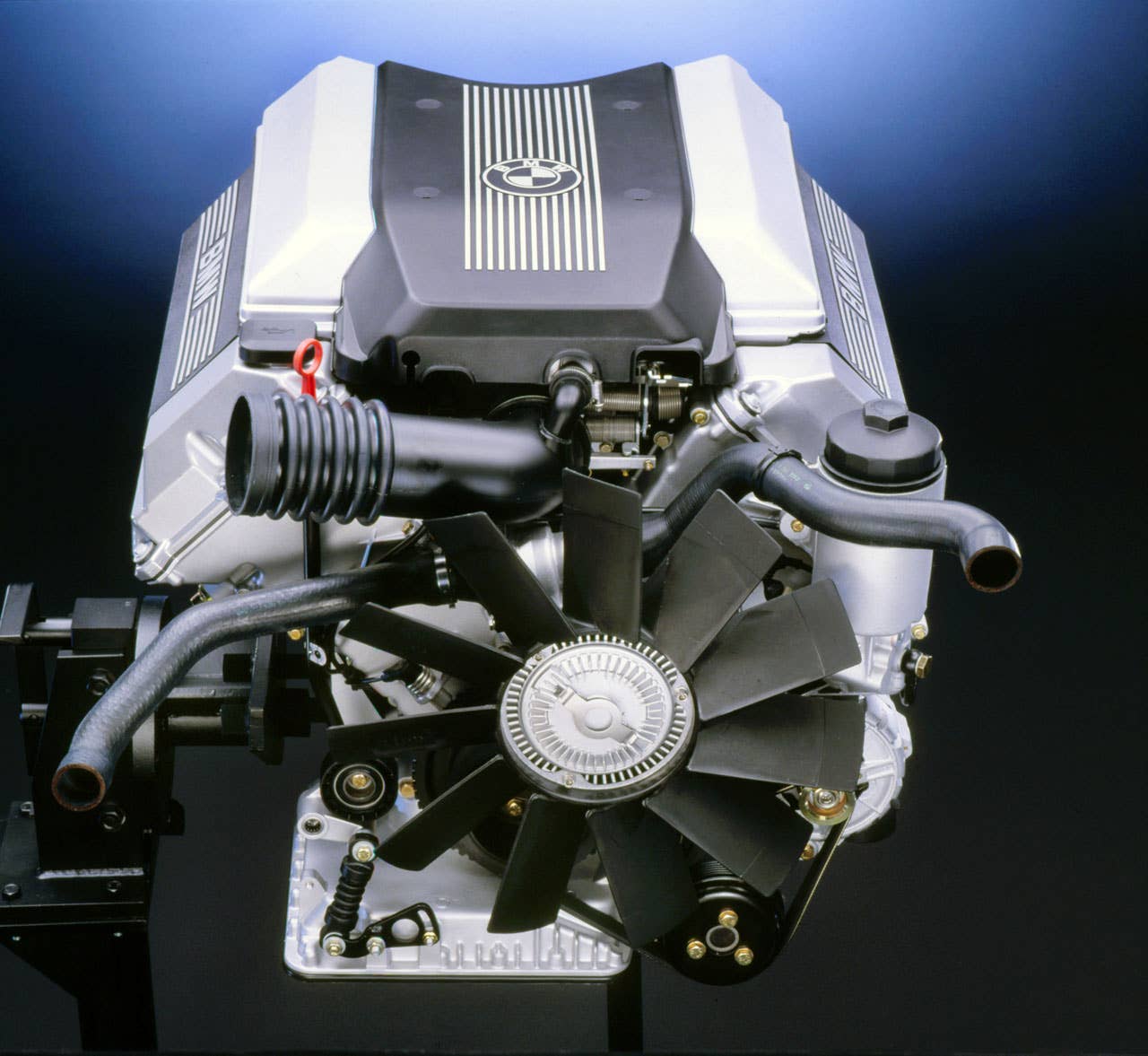 M 60 8-cylinder-engine