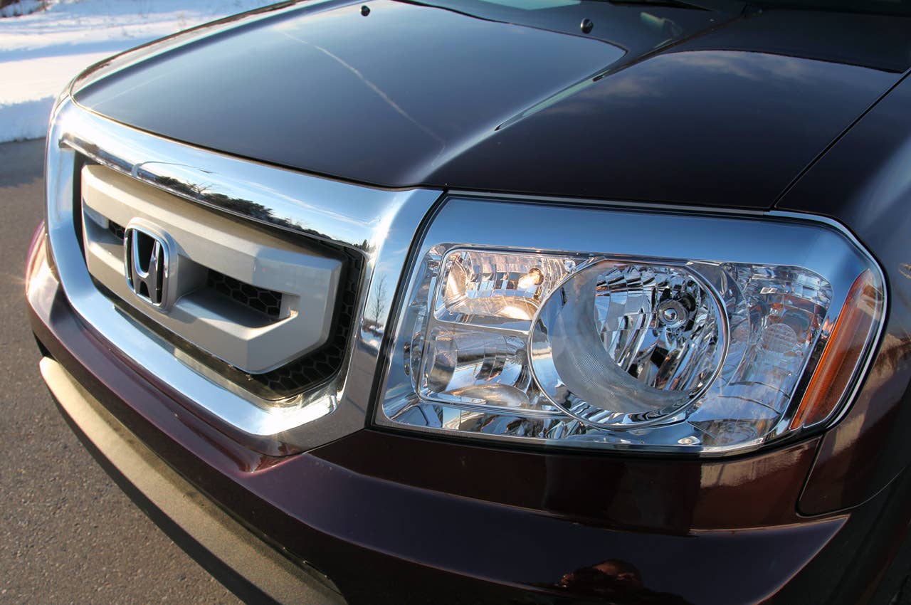 2011 Honda Pilot 4WD Touring front detail