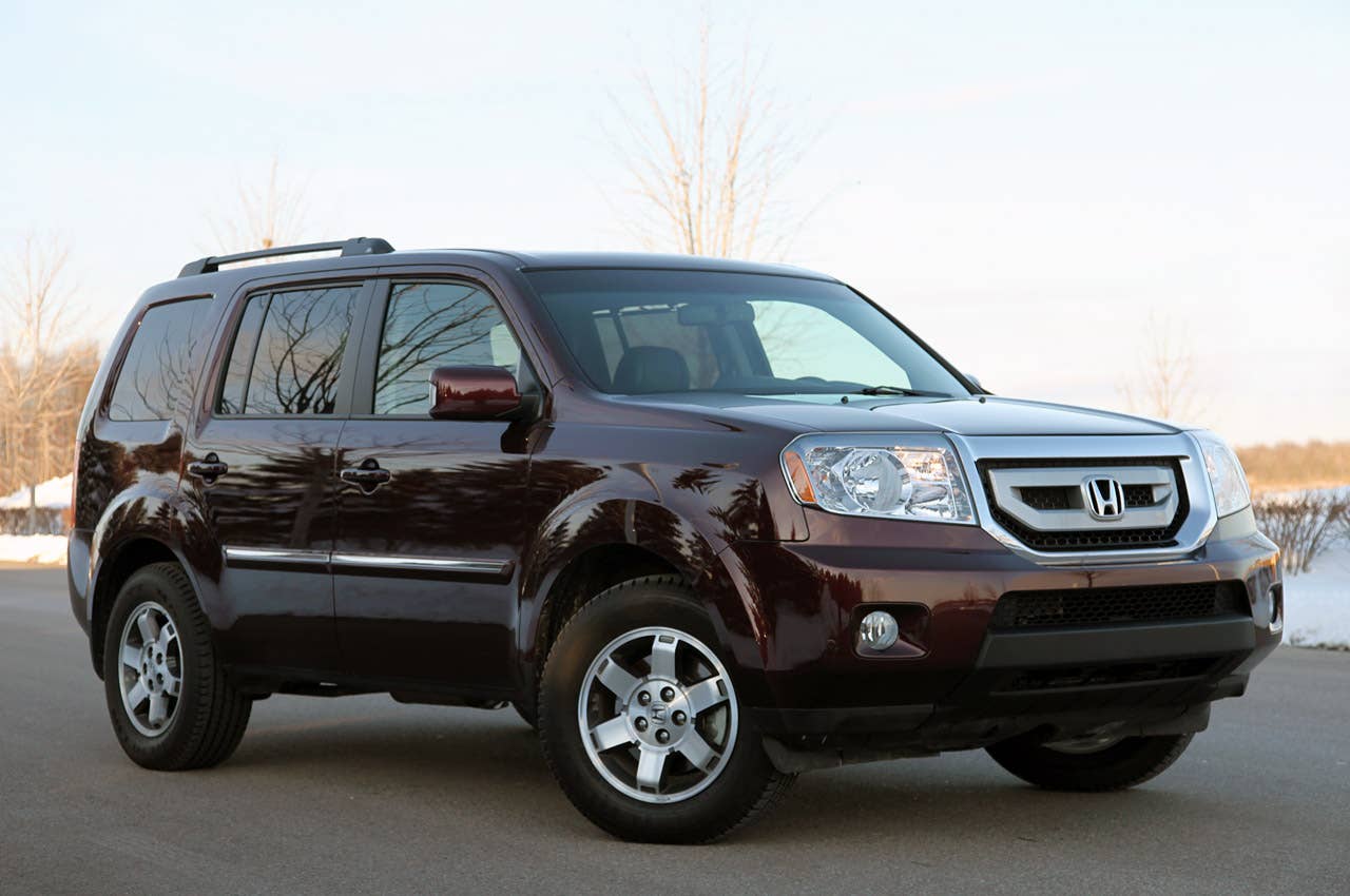 2011 Honda Pilot 4WD Touring front 3/4 view