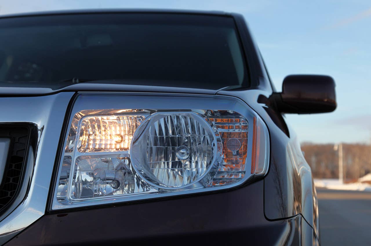 2011 Honda Pilot 4WD Touring headlight