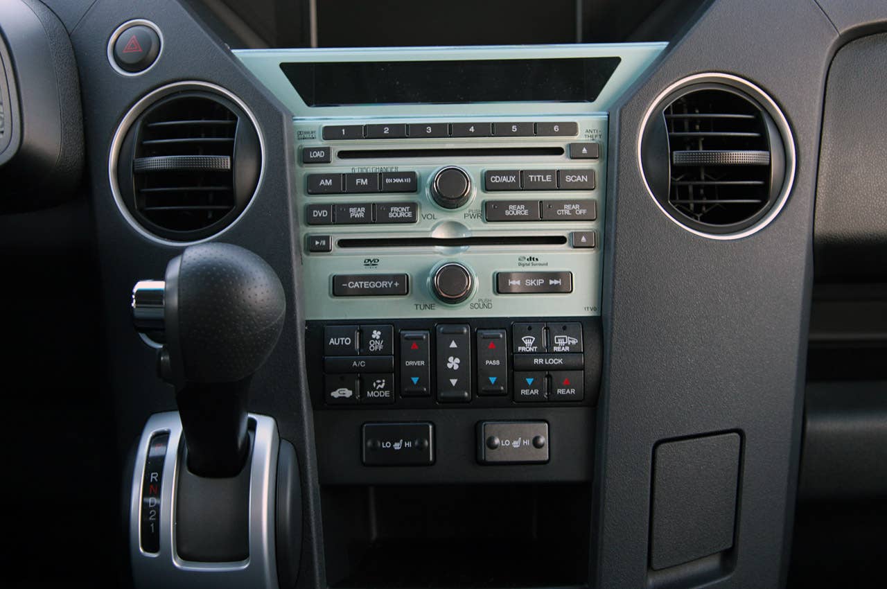 2011 Honda Pilot 4WD Touring instrument panel