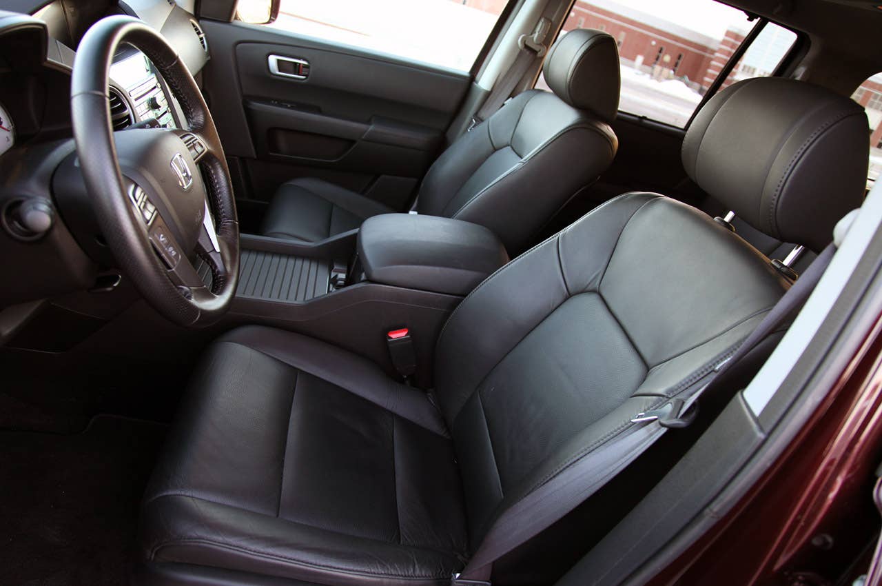 2011 Honda Pilot 4WD Touring front seats