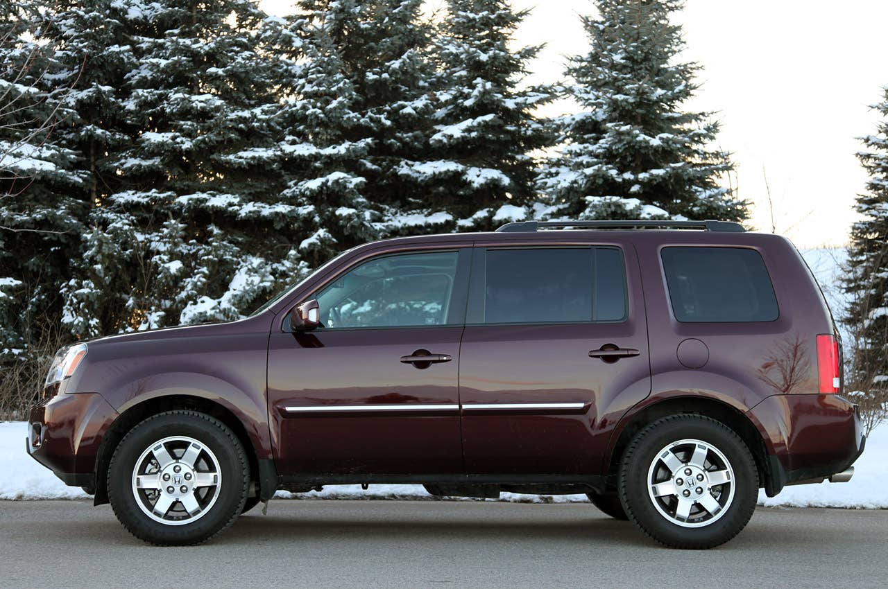 2011 Honda Pilot 4WD Touring side view