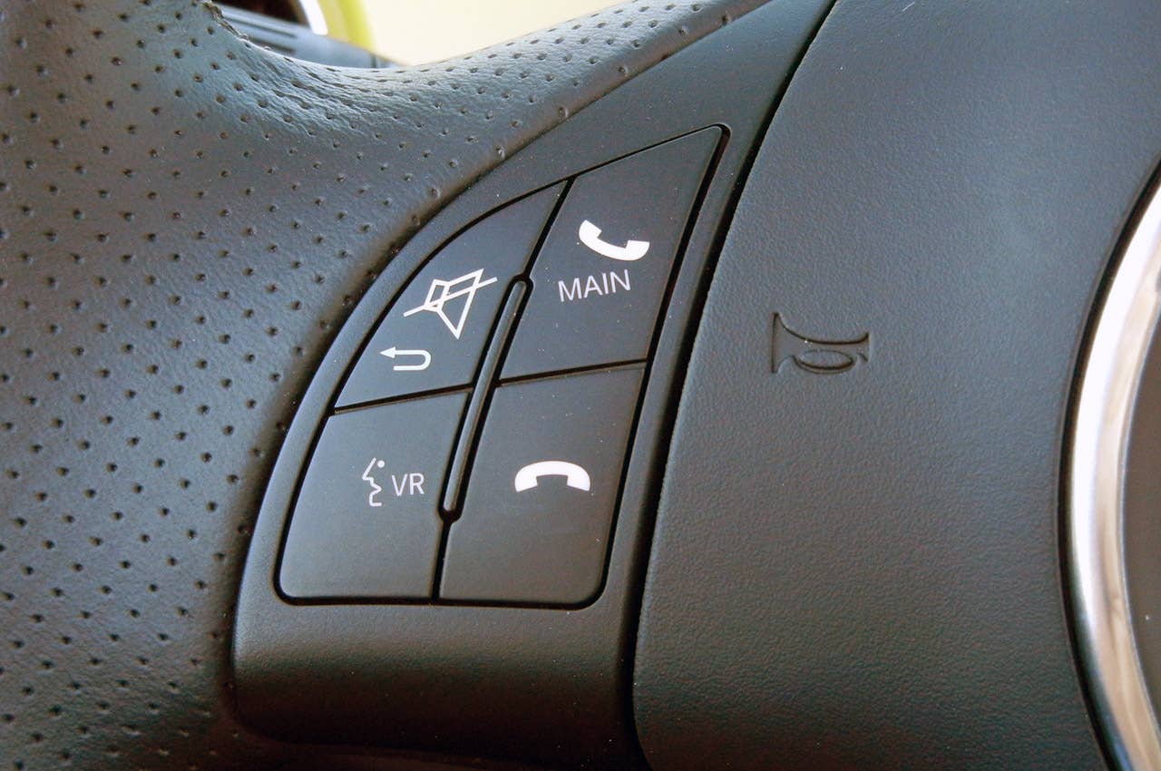 2012 Fiat 500 steering wheel controls